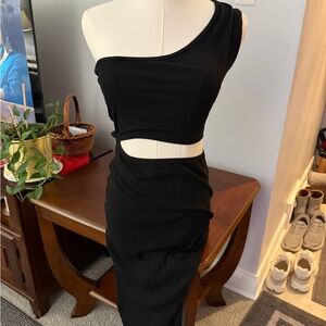 Elegant Black One-Shoulder Dress